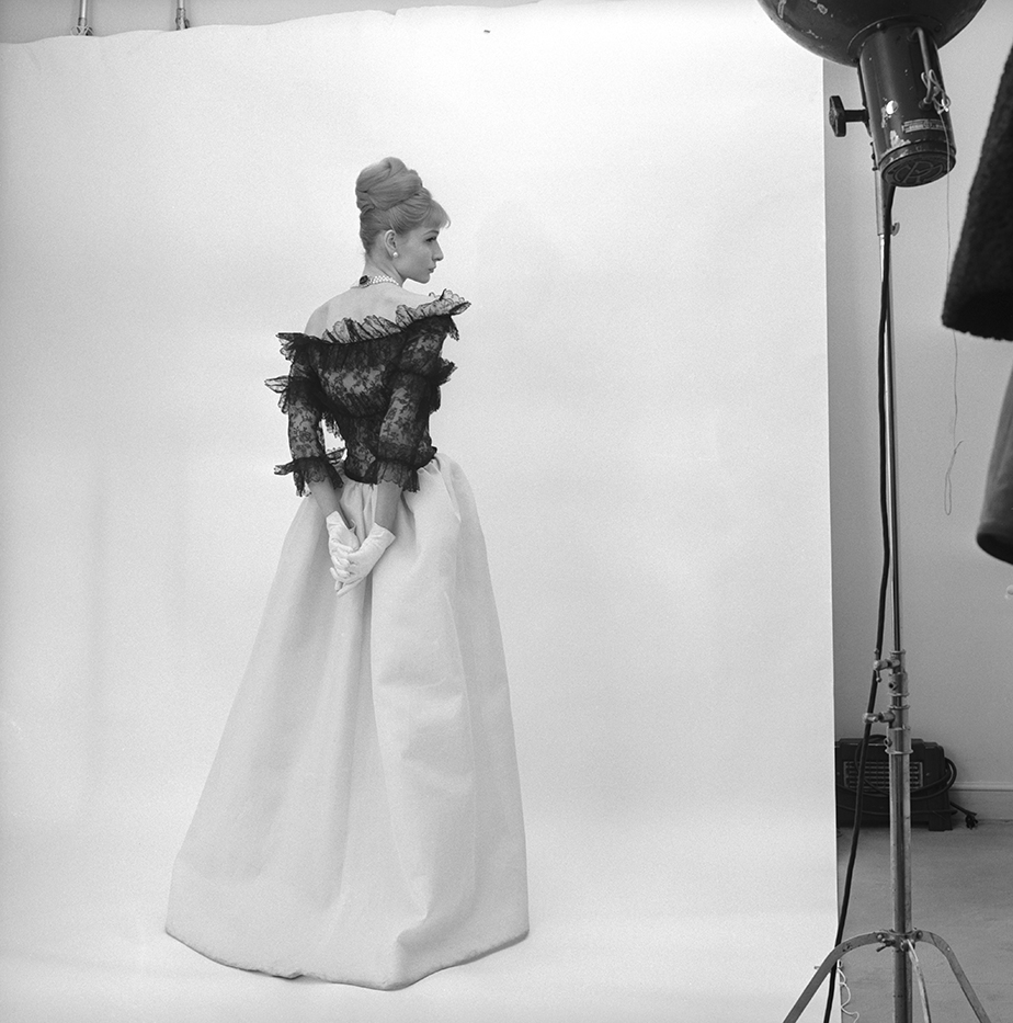 Robe du soir, Cristóbal Balenciaga, Paris, 1962 © Cecil Beaton 