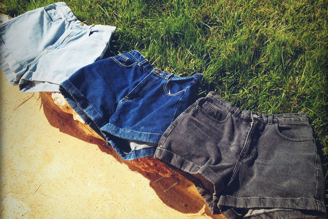 Don't pack without... denim shorts! - PLEASE! Magazine